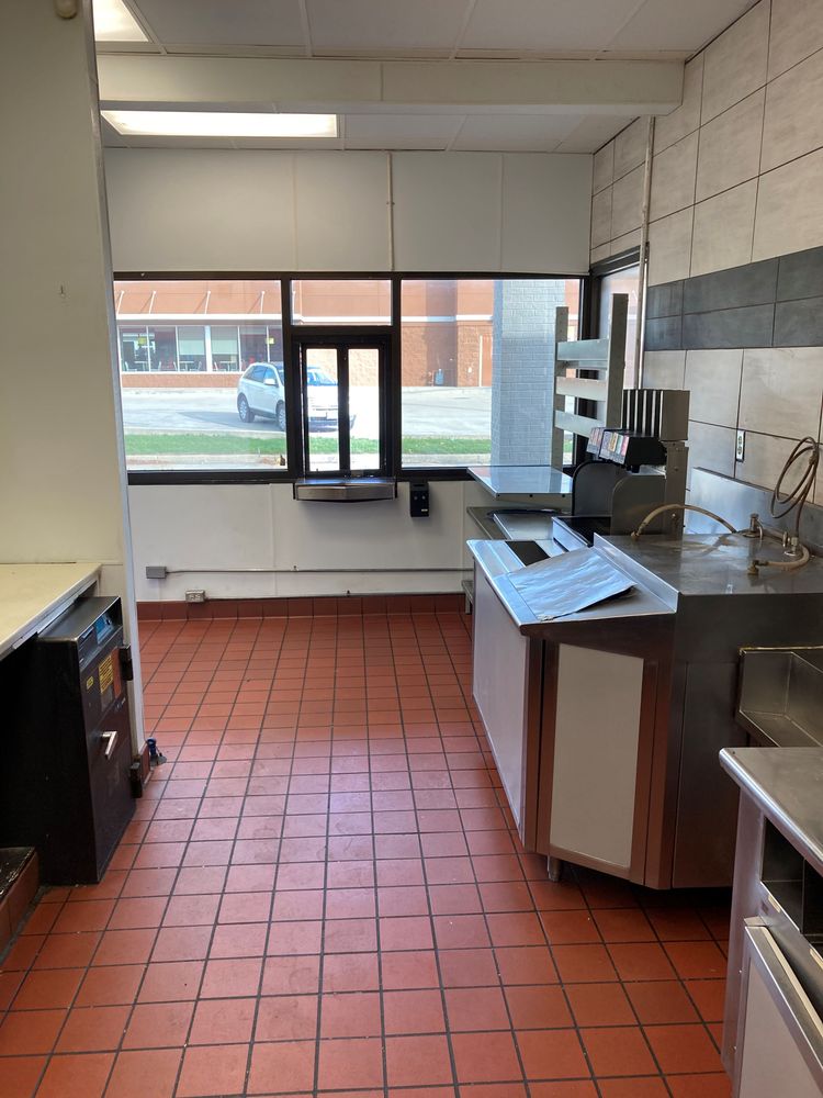 660 W Main St, El Paso, IL 61738